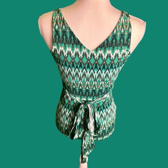 BCBGMaxAzria Green Chevron / Ikat Print Twist Front Tie-Around Sleeveless Top XS - Picture 8 of 10